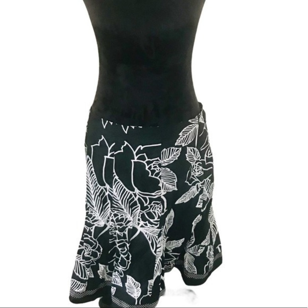 RB Collection New York Black/White A Line Skirt